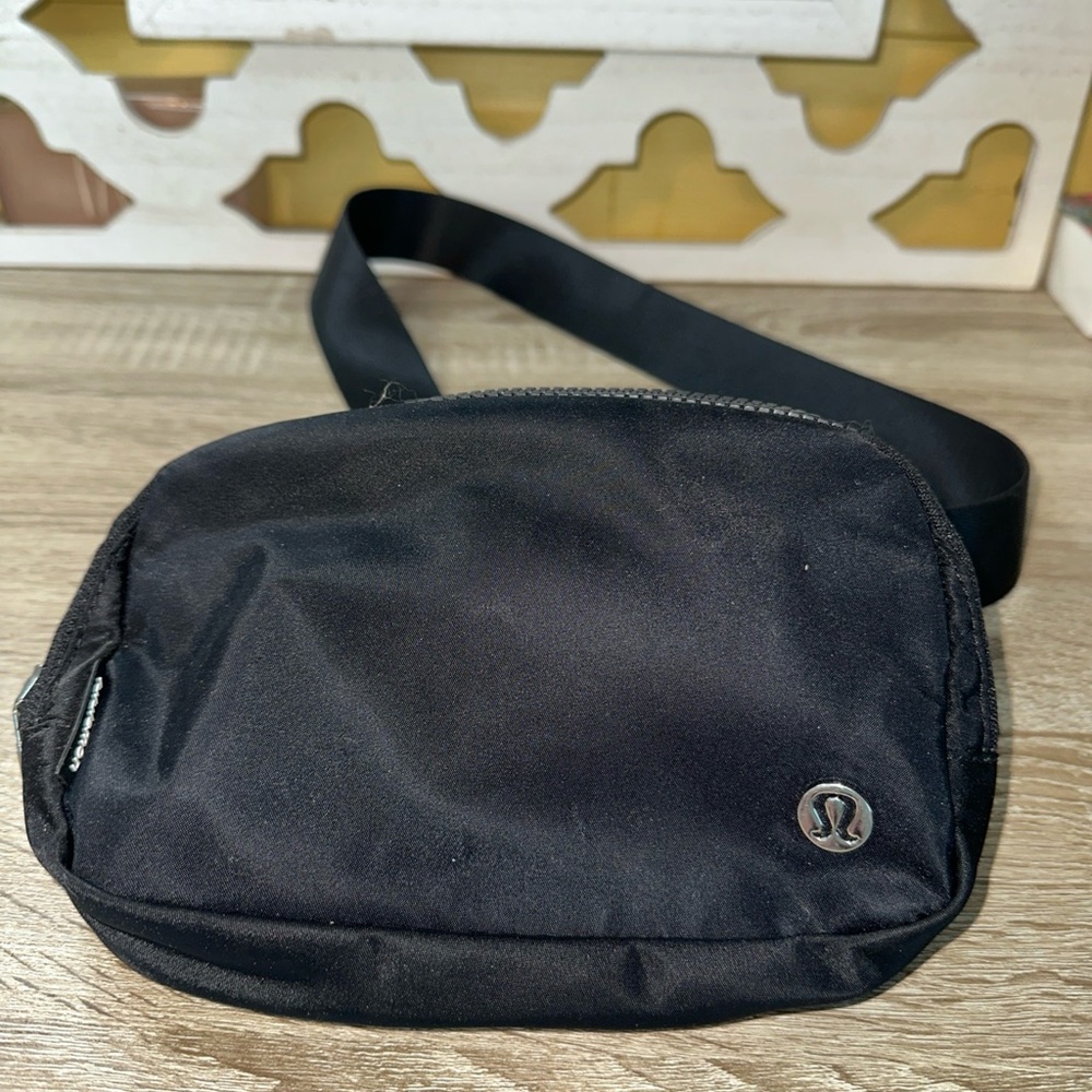 Lululemon Black Nylon Belt Bag ￼